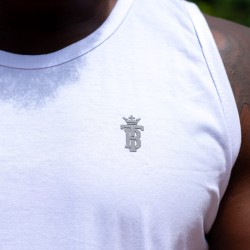 Camiseta Cavada BlackTito Branca – Estilo, Conforto e Liberdade